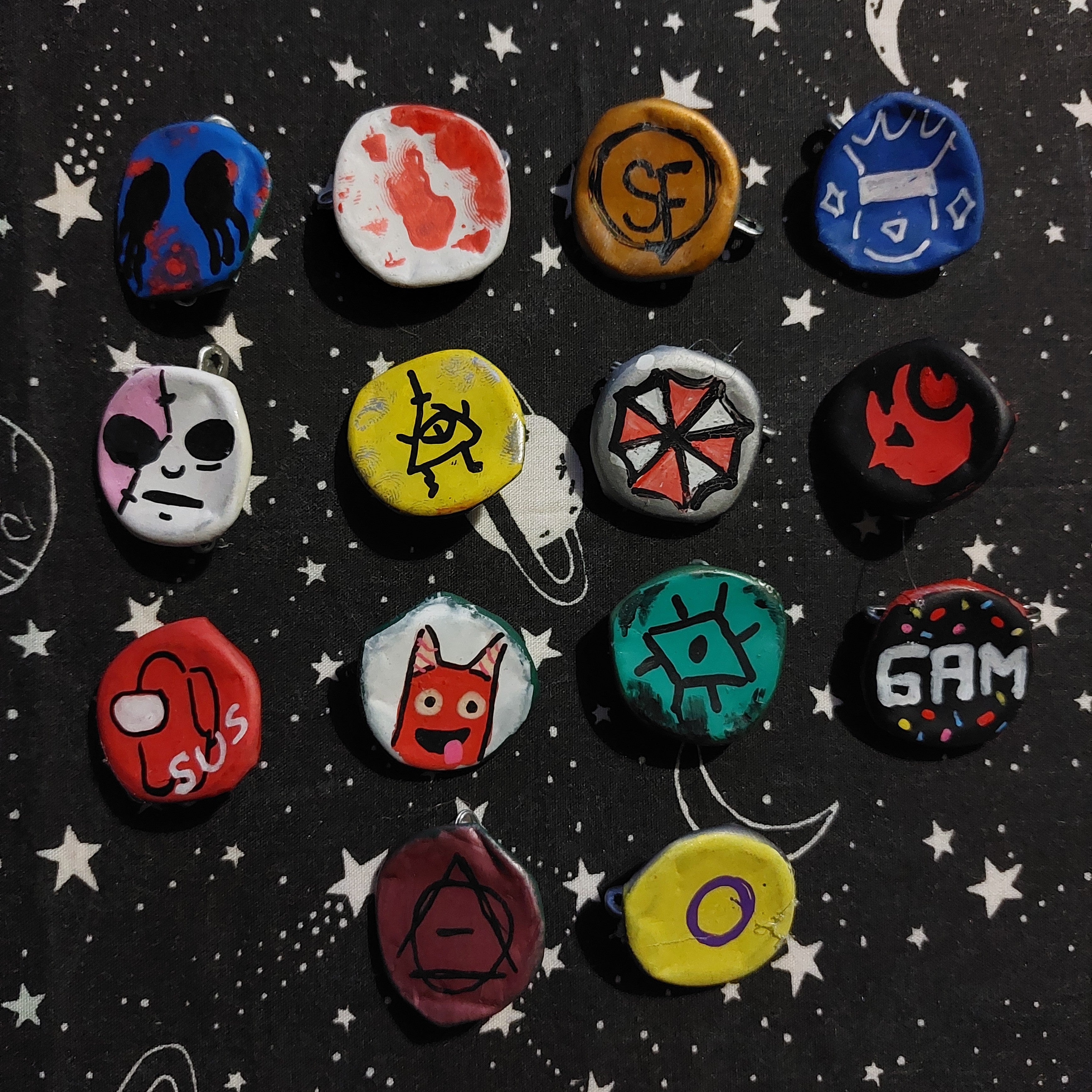 Fandom/community bottlecap pins